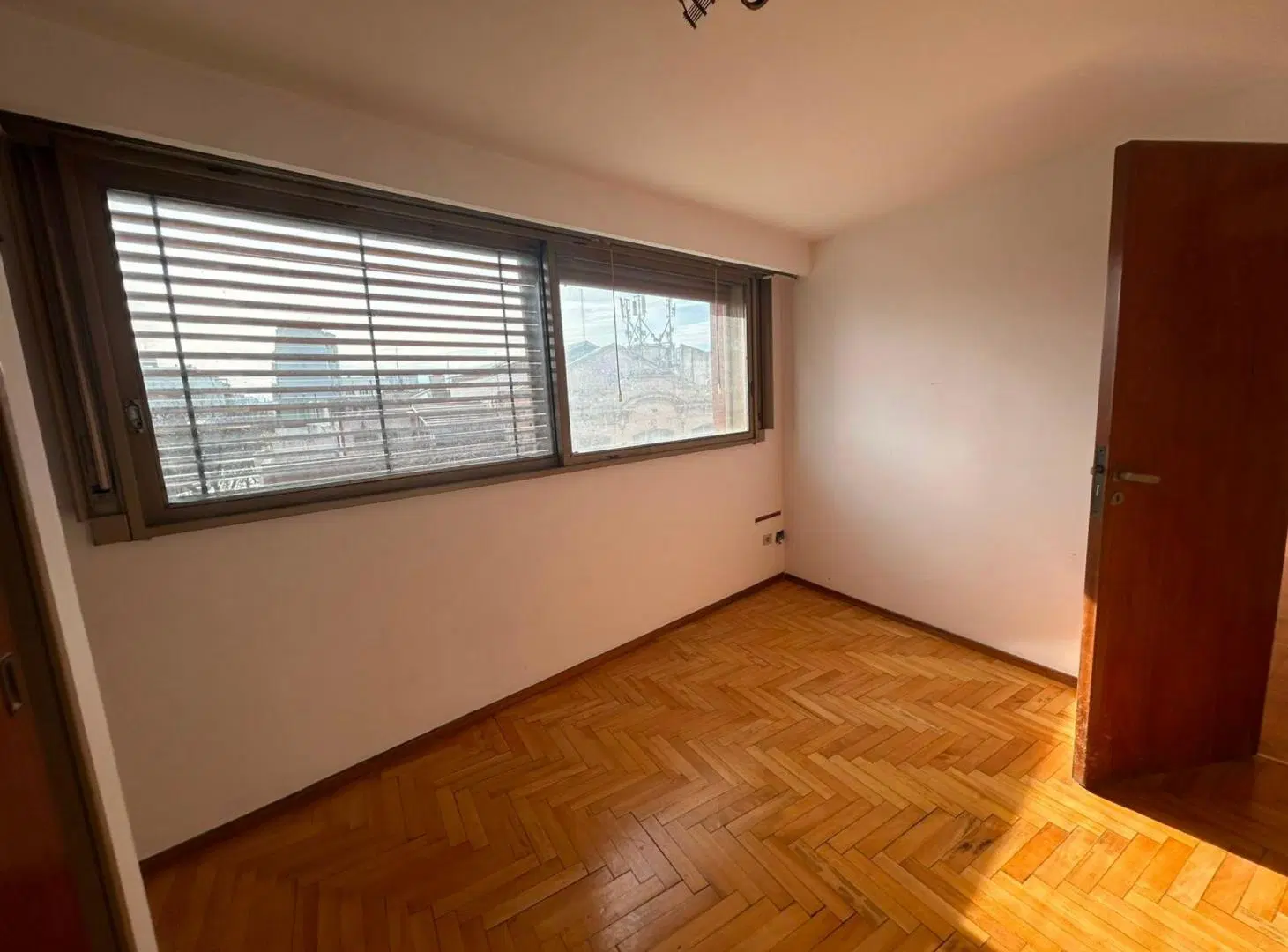 Piso de Cat. Impecable 6 Amb-Cochera-Balcon-Boedo 3