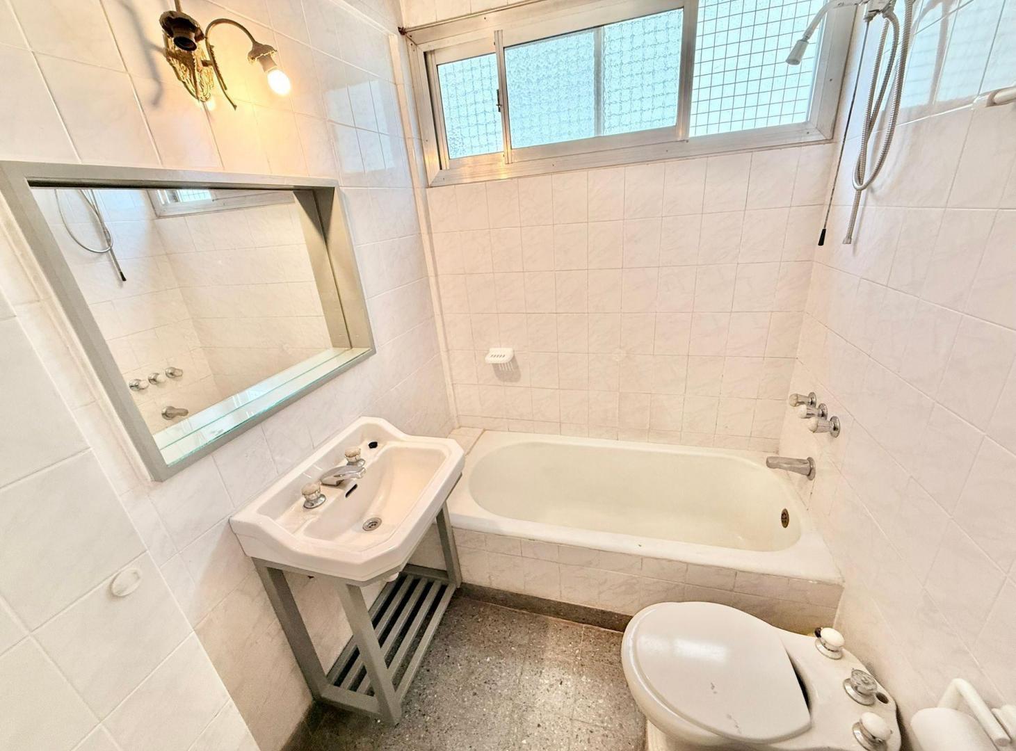 Foto de VENTA DEPTO. SEMIPISO 4 AMBIENTES CABALLITO, imagen 5
