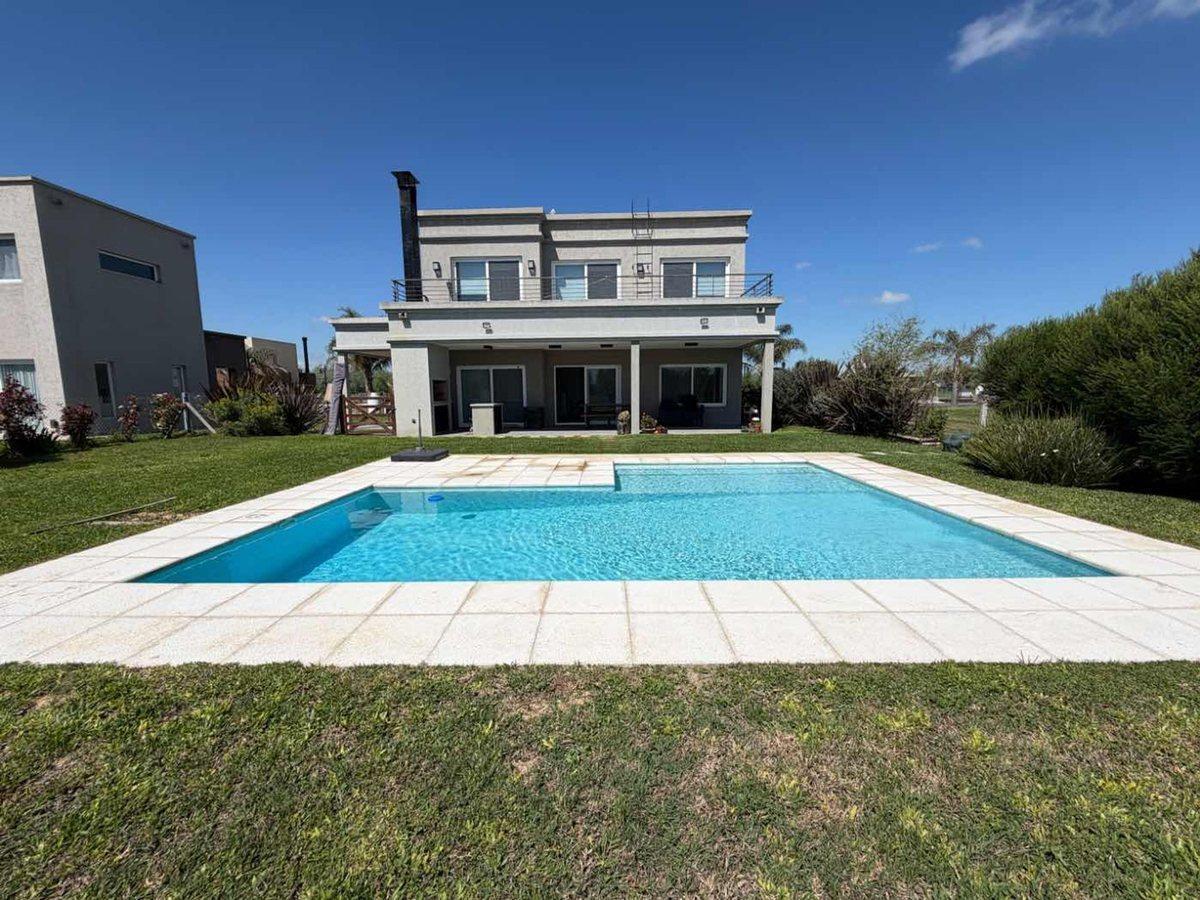 Foto de Venta Casa 4 amb, pileta, jardín, Haras del Sur 3, imagen 1