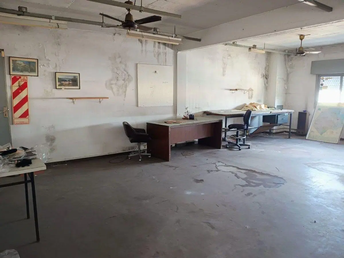 DEPOSITO EN VENTA 1350 METROS OFICINAS HAEDO 4