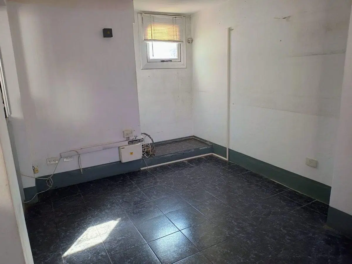 DEPOSITO EN VENTA 1350 METROS OFICINAS HAEDO 5