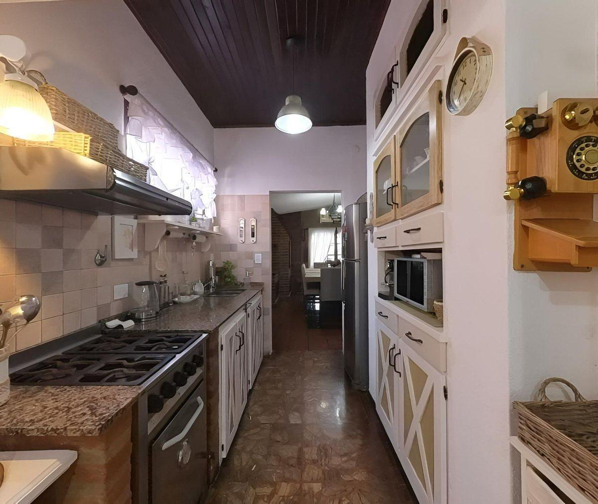 Foto de Casa de 5 ambientes en venta en Lanus Impecable!!!, imagen 3