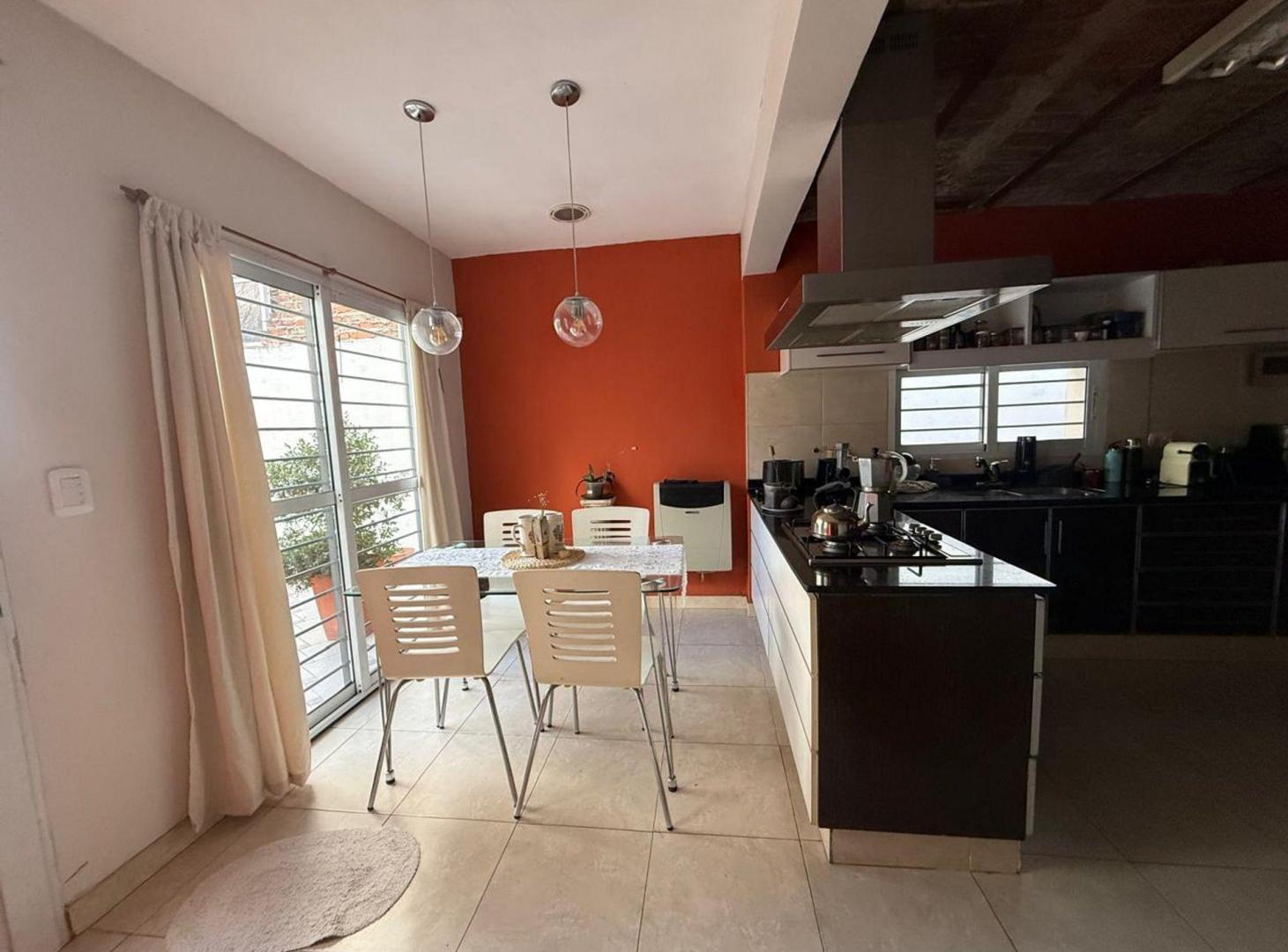Foto de CASA 5 AMBIENTES EN VILLA LUZURIAGA PILETA PARQUE, imagen 3
