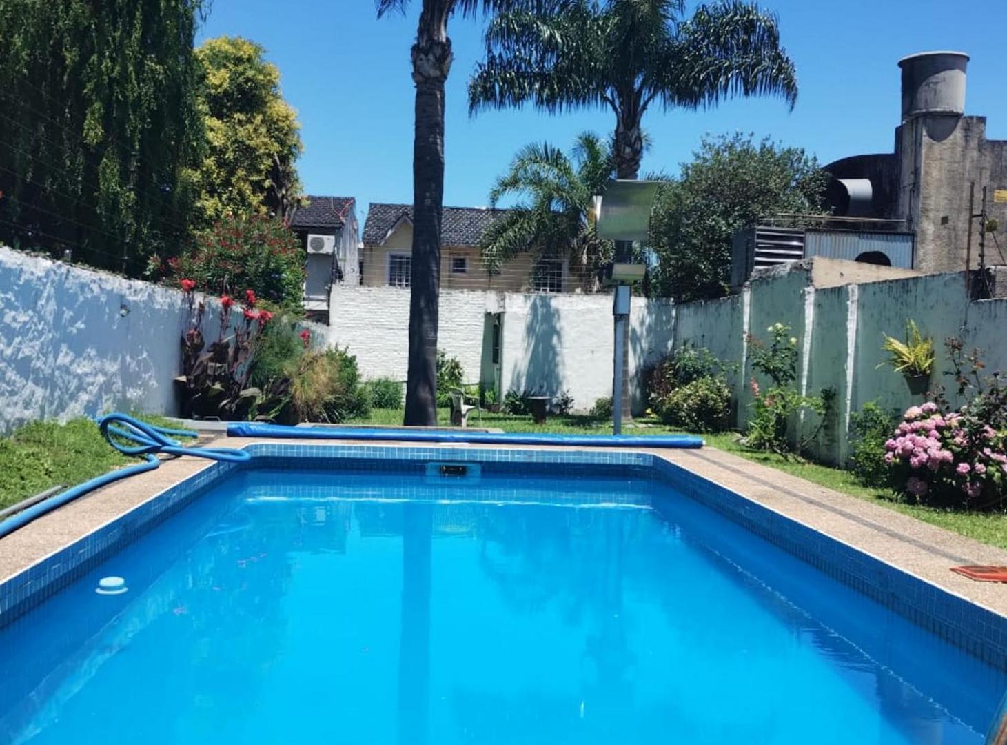 Foto de CASA 5 AMBIENTES EN VILLA LUZURIAGA PILETA PARQUE, imagen 2
