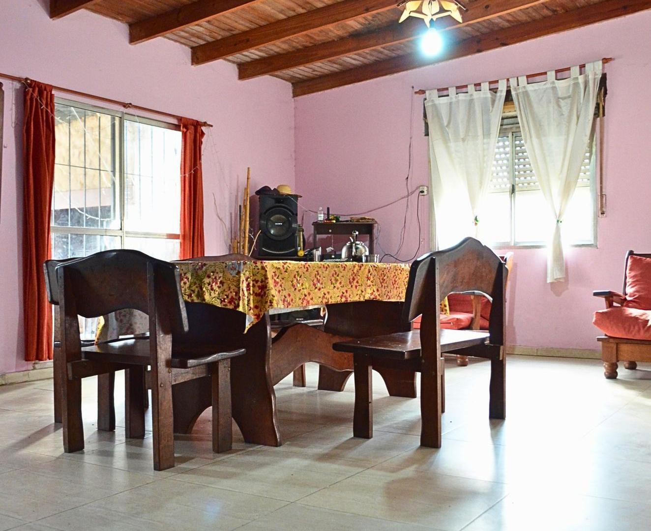 VENTA CASA 7 AMB.C/JARDÍN,LOTE PROP.LOMAS DE ZAMOR