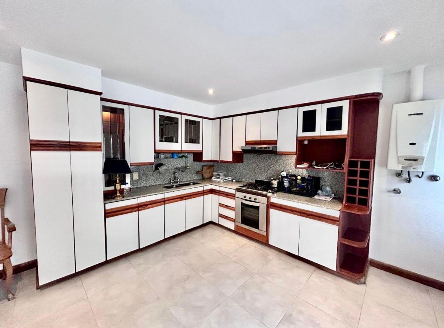 Foto de VENTA PH 6amb - patio - cochera - V. del Parque, imagen 4