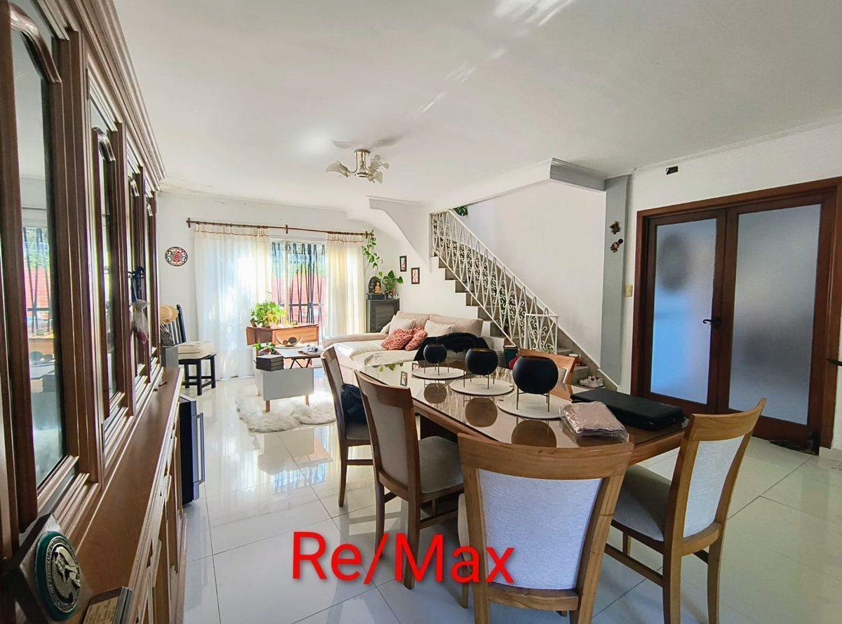 Foto de CASA 4 AMBIENTES VILLA LUZURIAGA + DTO 2- PILETA, imagen 3
