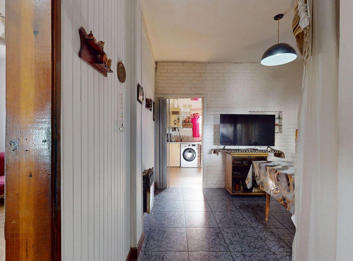 Foto de Venta PH 2 dorm · Sarandí patio parrilla · cochera, imagen 3