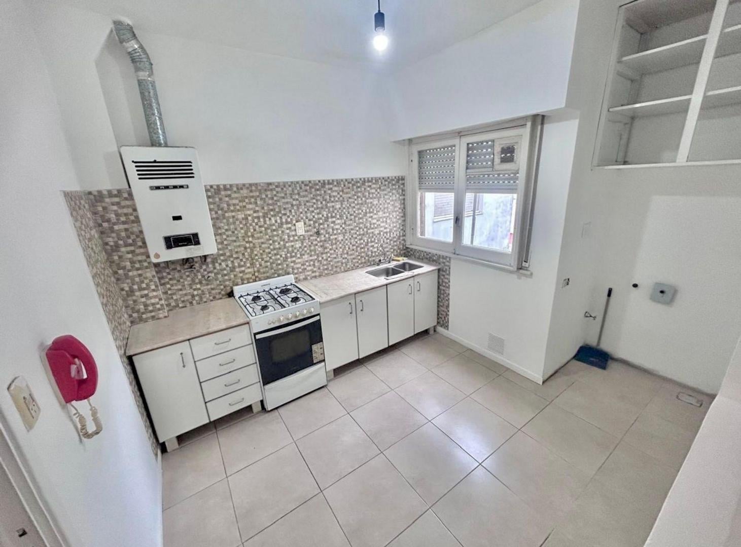 Foto de VENTA Dpto 3 amb-balcón-impecable-bajas expensas, imagen 2