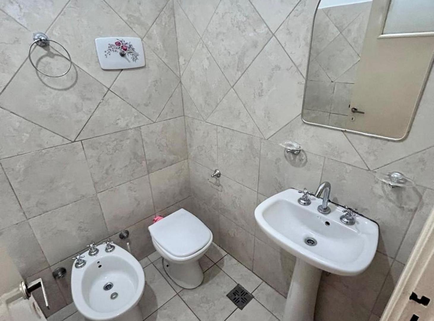Foto de VENTA Dpto 3 amb-balcón-impecable-bajas expensas, imagen 5