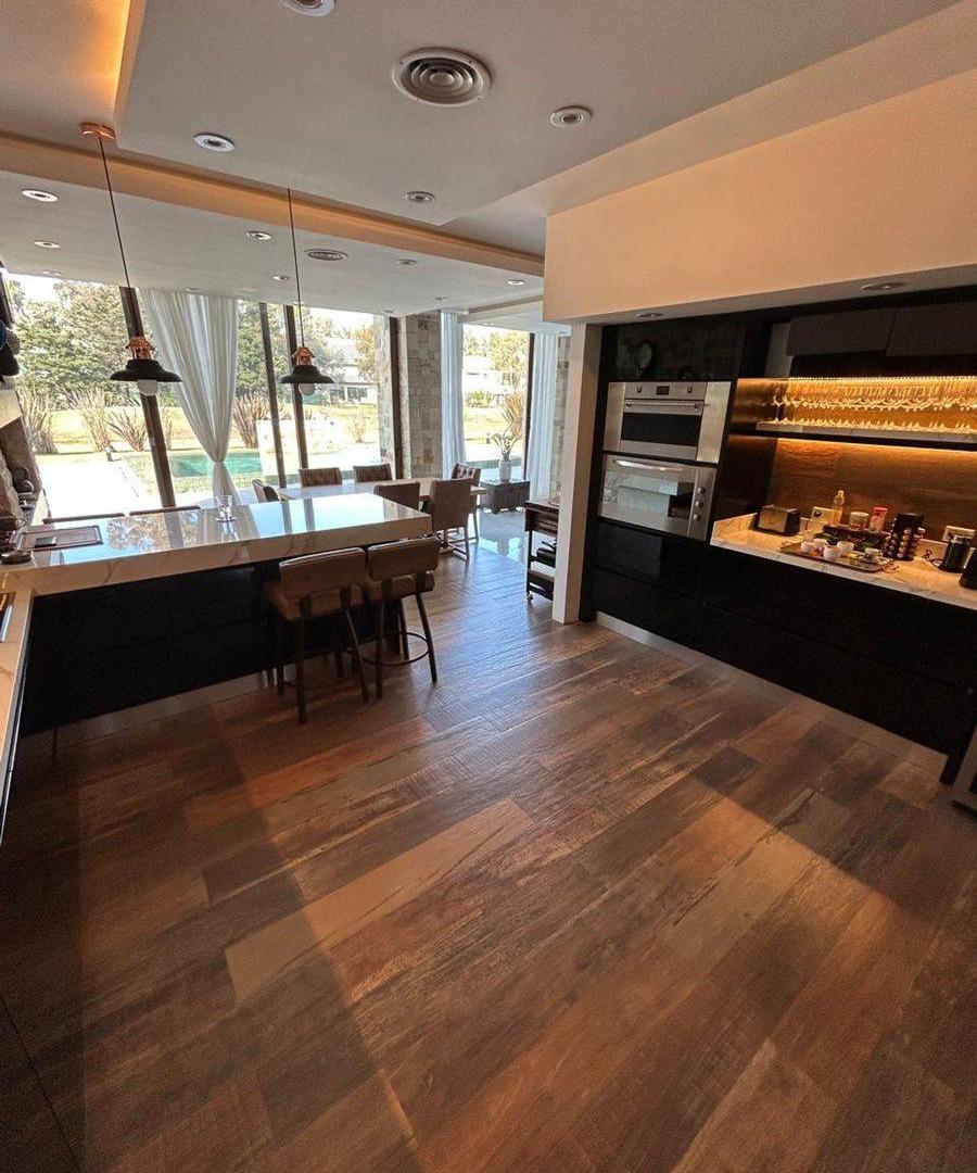 Foto de Casa 5 amb+Dep+Escritorio+Pileta+Venta-SaintThomas, imagen 5