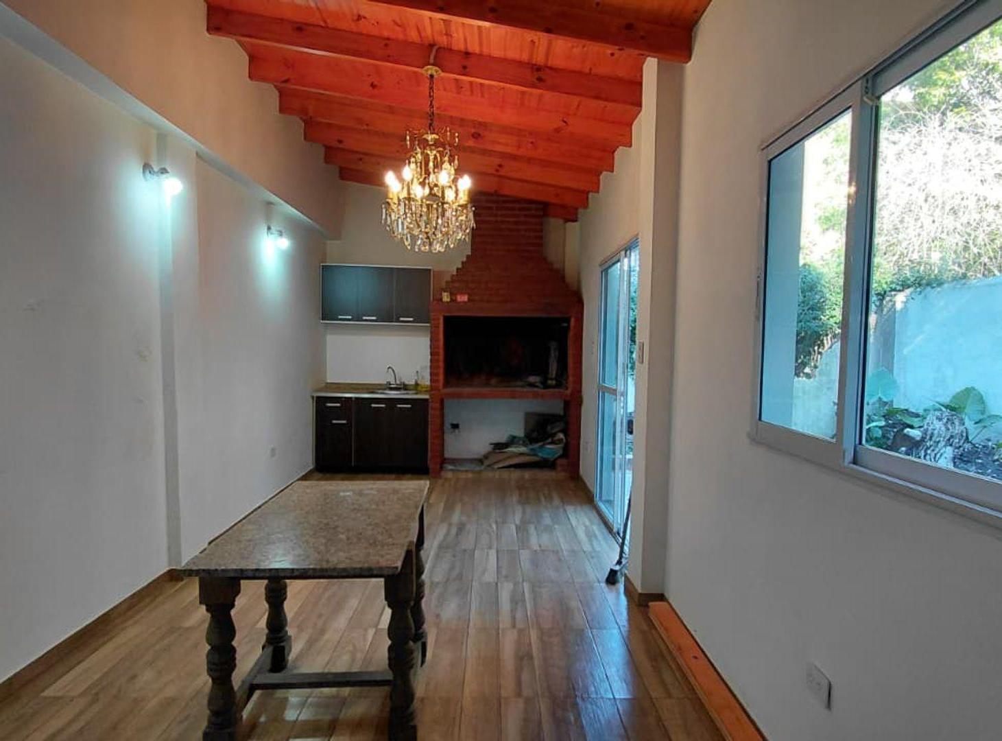Foto de 5 Amb CASA Jardin Quincho Cochera VENTA FLORES, imagen 3