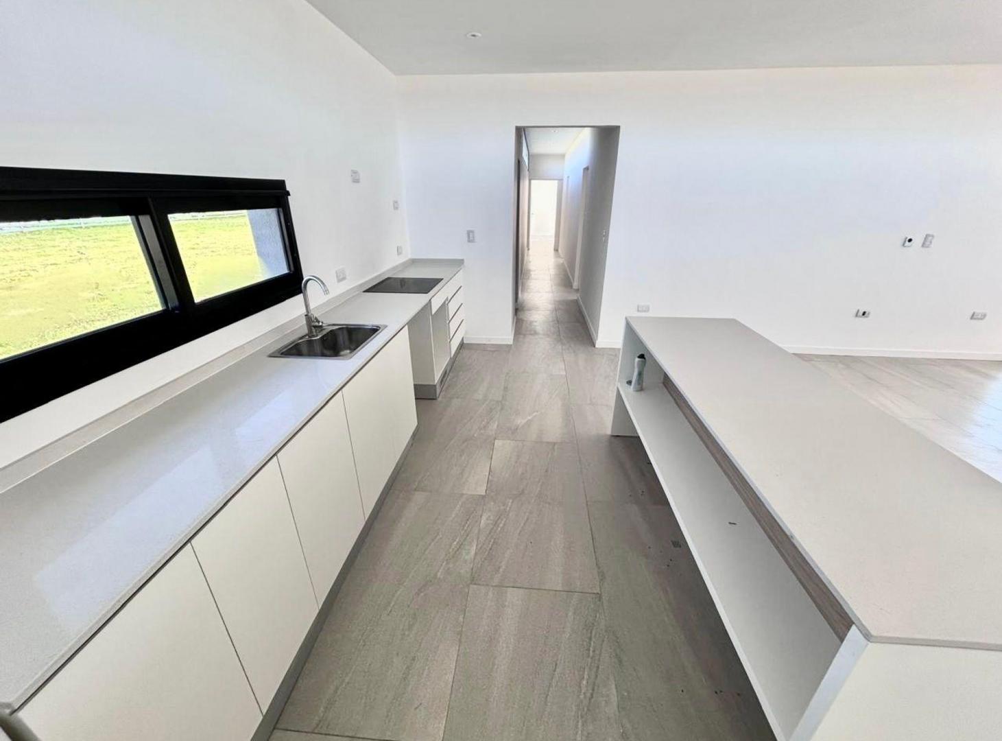 Foto de Oportunidad!! Casa 4 amb con pileta - Finca Jóven, imagen 1