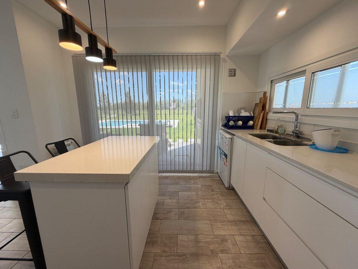 Foto de Venta Casa 4 amb, pileta, jardín, Haras del Sur 3, imagen 3