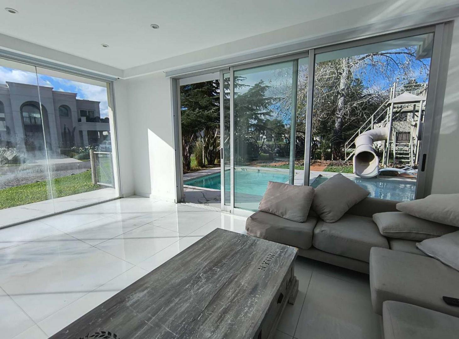 Foto de CASA 7 AMBIENTES CANNING TERRALAGOS PILETA PREMIU, imagen 1
