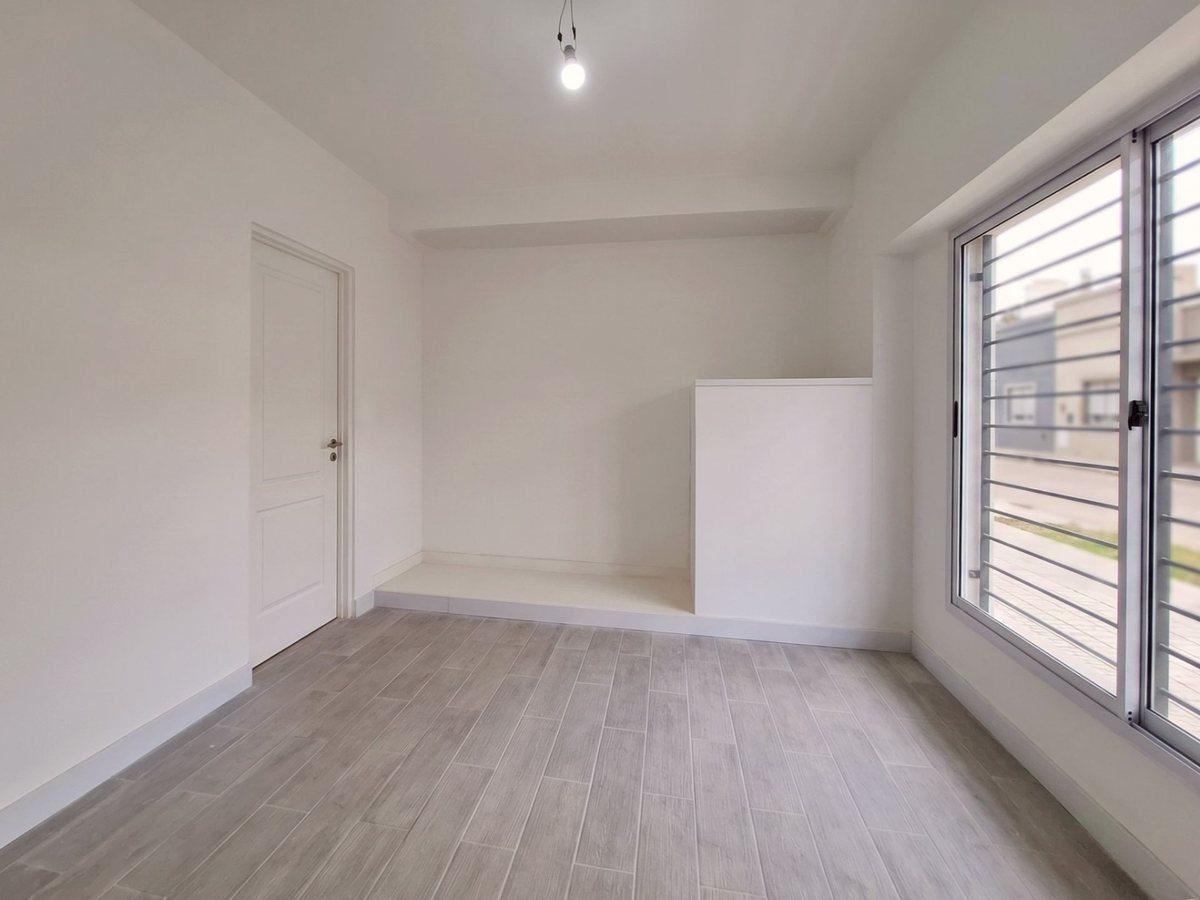 Foto de VENTA PH 3 AMB PB - Ent Ind - Lomas del Mirador, imagen 2