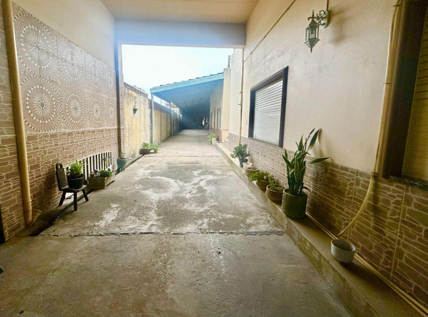Foto de VENTA PH LANUS 5 AMB COCHERAS, imagen 1