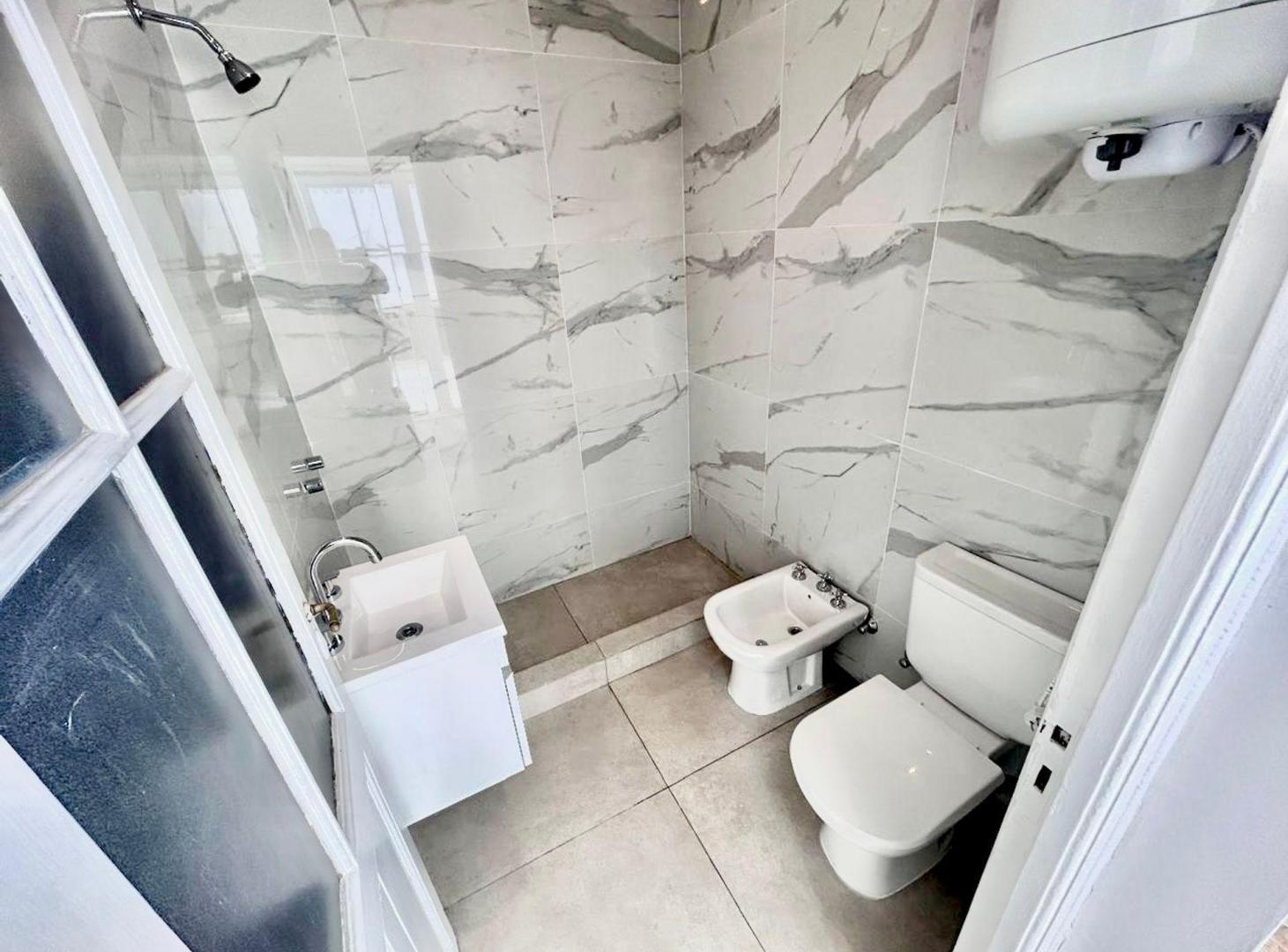 Foto de VENTA PH 3 amb -patio-parrilla-reciclado a nuevo!!, imagen 2