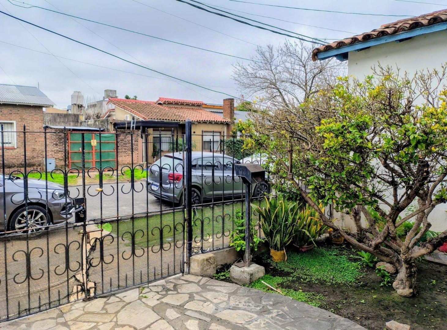 Foto de VENTA CASA 3 AMBIENTES A REFACCIONAR HURLINGHAM, imagen 1
