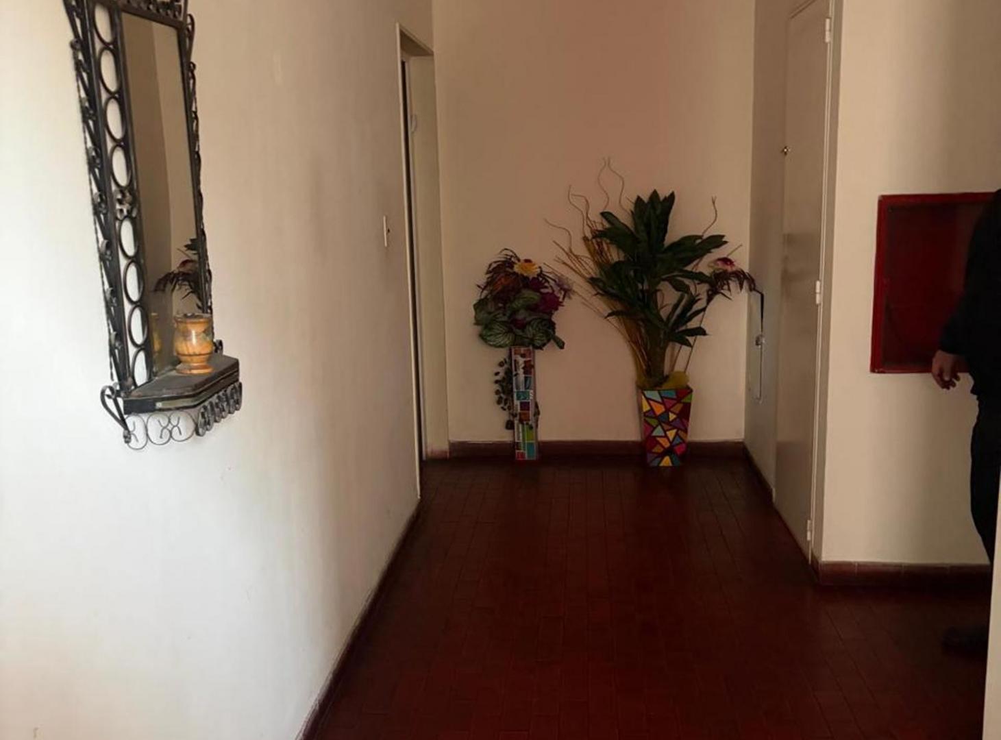 Foto de Venta Dpto. 2 amb. c/jardín y cochera en Lugano, imagen 1