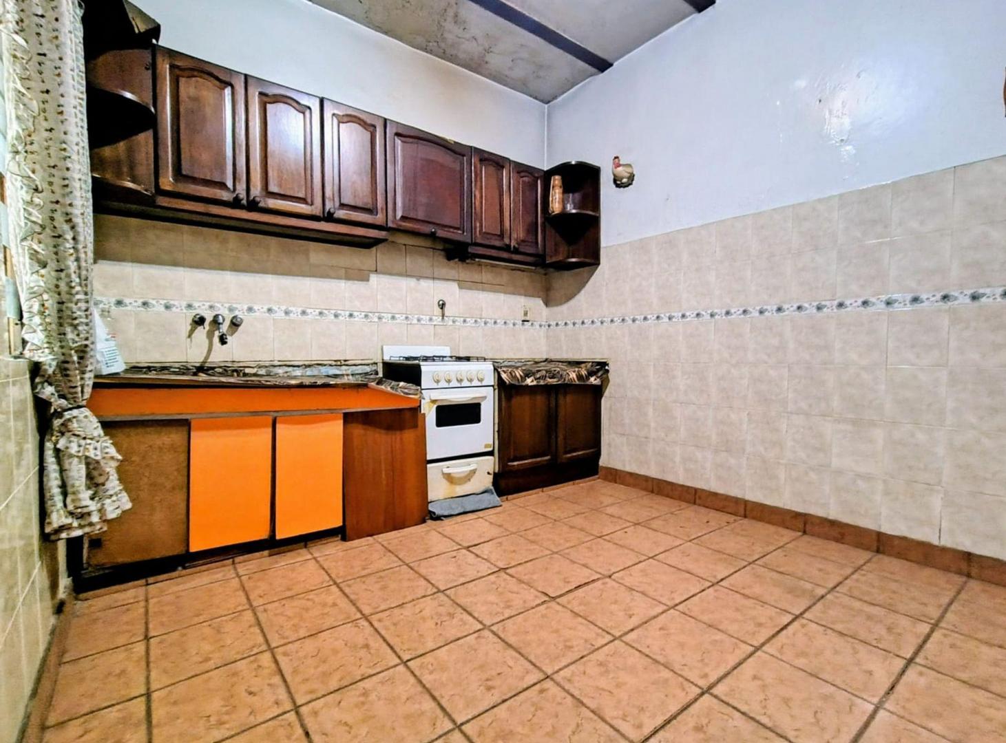 Foto de VENTA Casa 3 Dormitorios Liniers lote 242m2 apto c, imagen 4