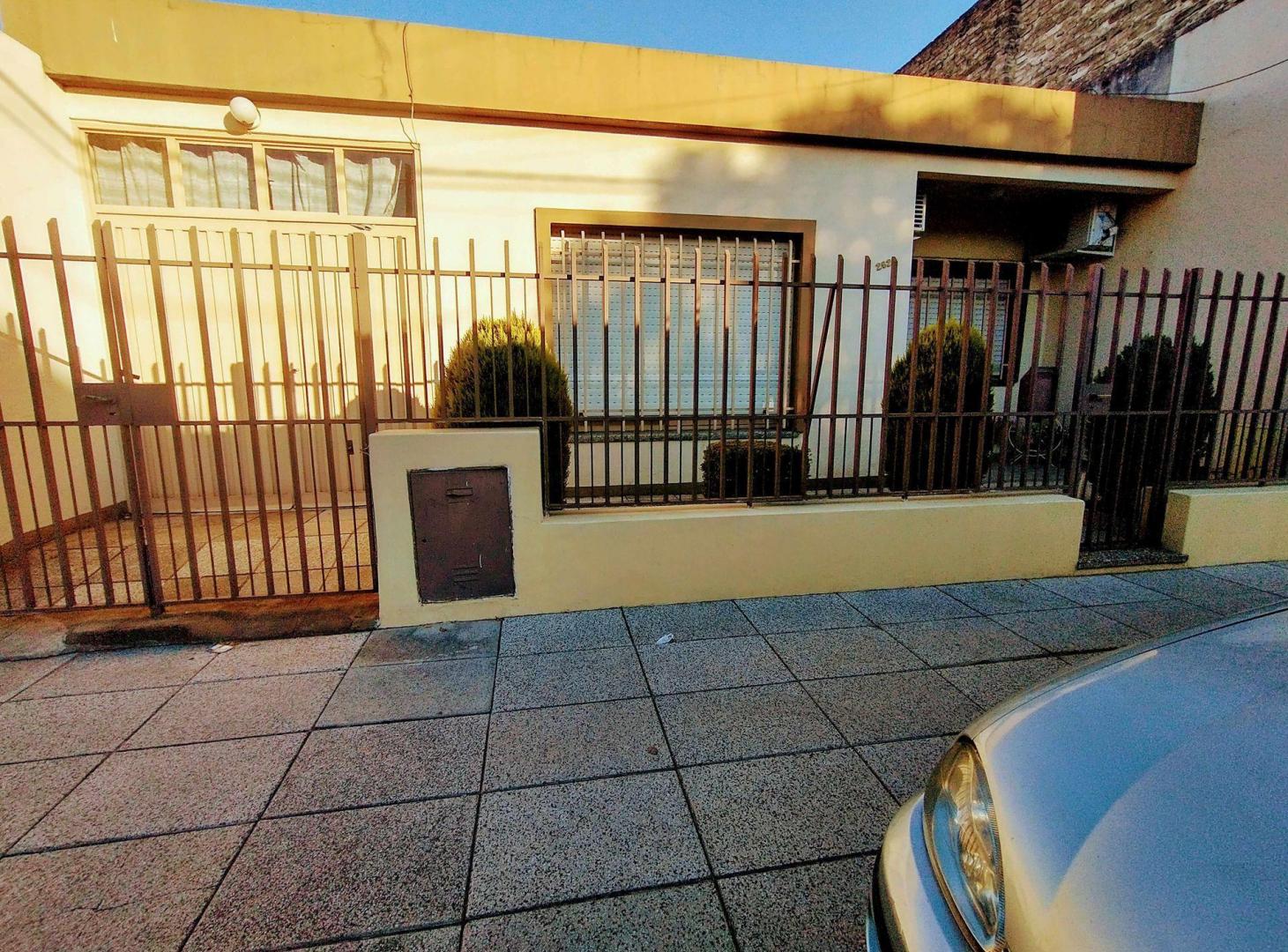 Foto de CASA 4 AMBIENTES VILLA LUZURIAGA LOTE 8,66X27,50, imagen 1