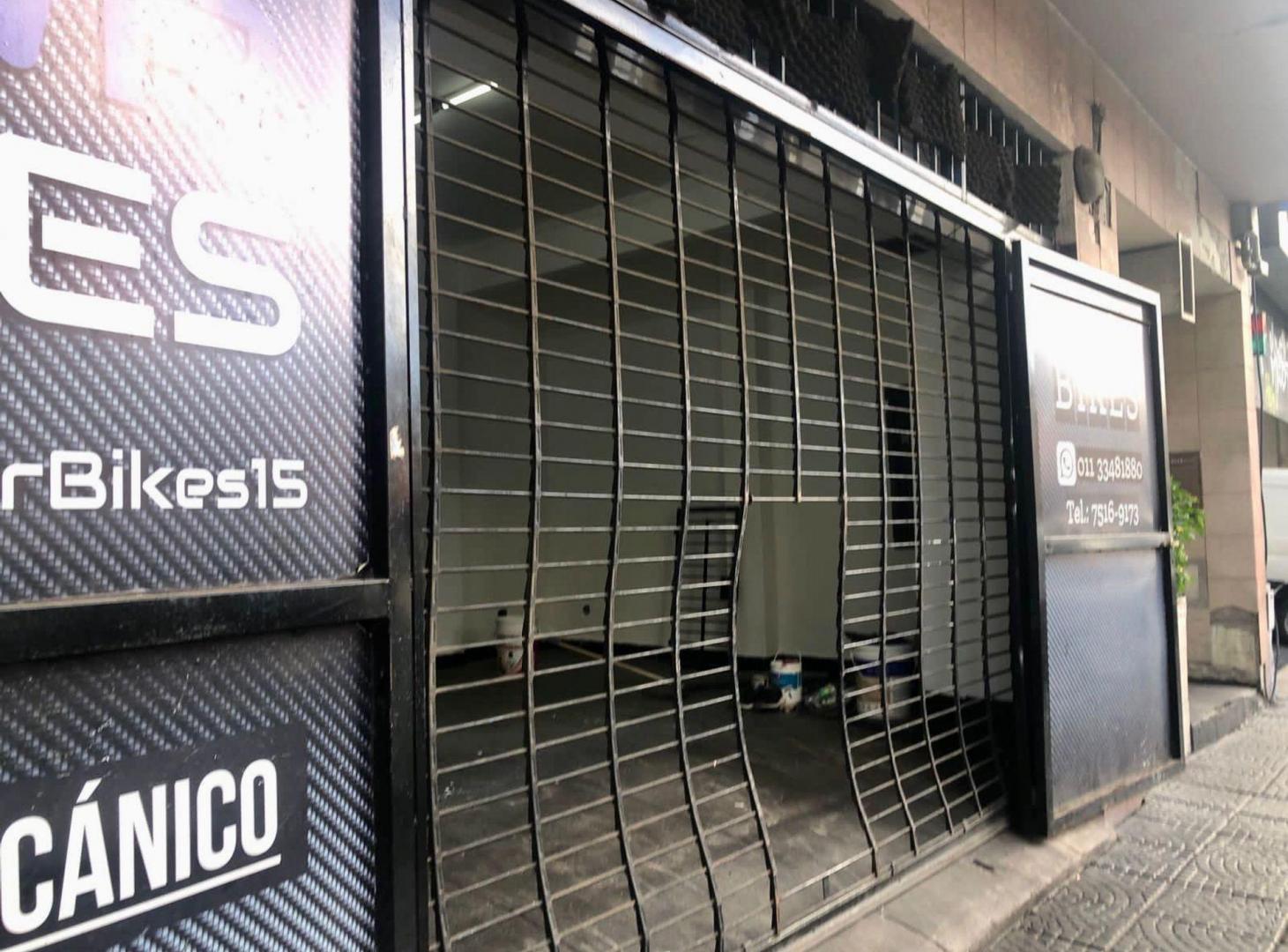Foto de Venta local 120m2-J.B.Justo y Aguirre-zona Outles, imagen 1