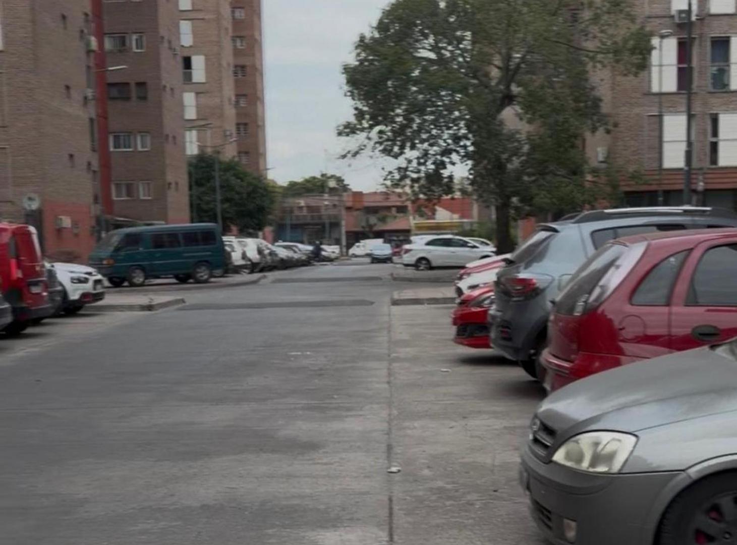 Foto de Venta Dpto 2 amb. con jardín y cochera en Lugano, imagen 3