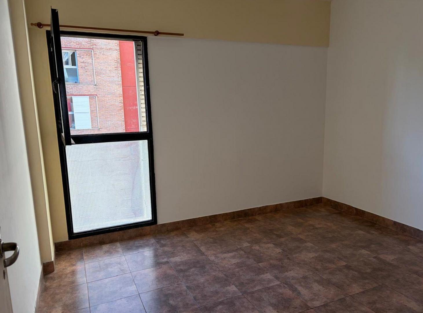 Foto de Venta Dpto 2 amb. con jardín y cochera en Lugano, imagen 4
