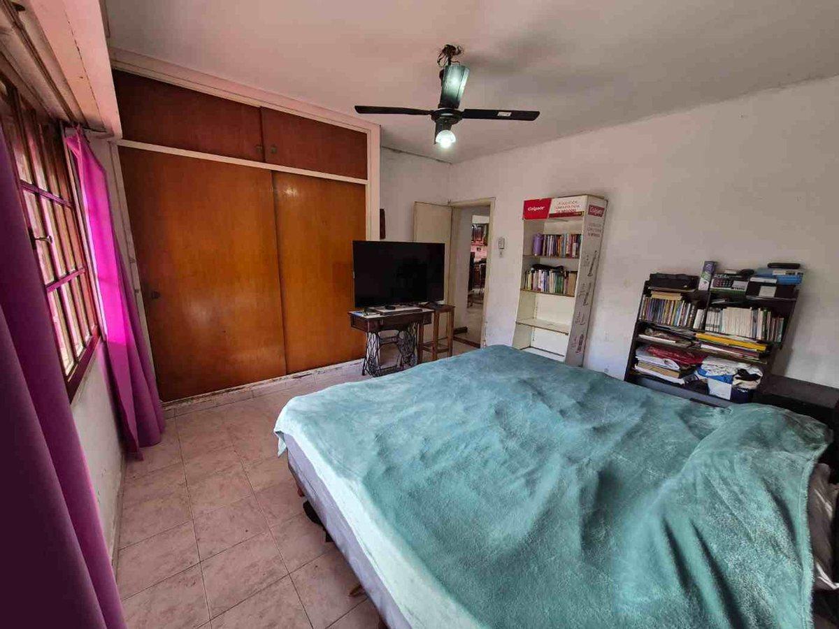 Foto de CASA- LOTE PROPIO- 2 VIVIENDAS- GARAGE- BANFIELD, imagen 3