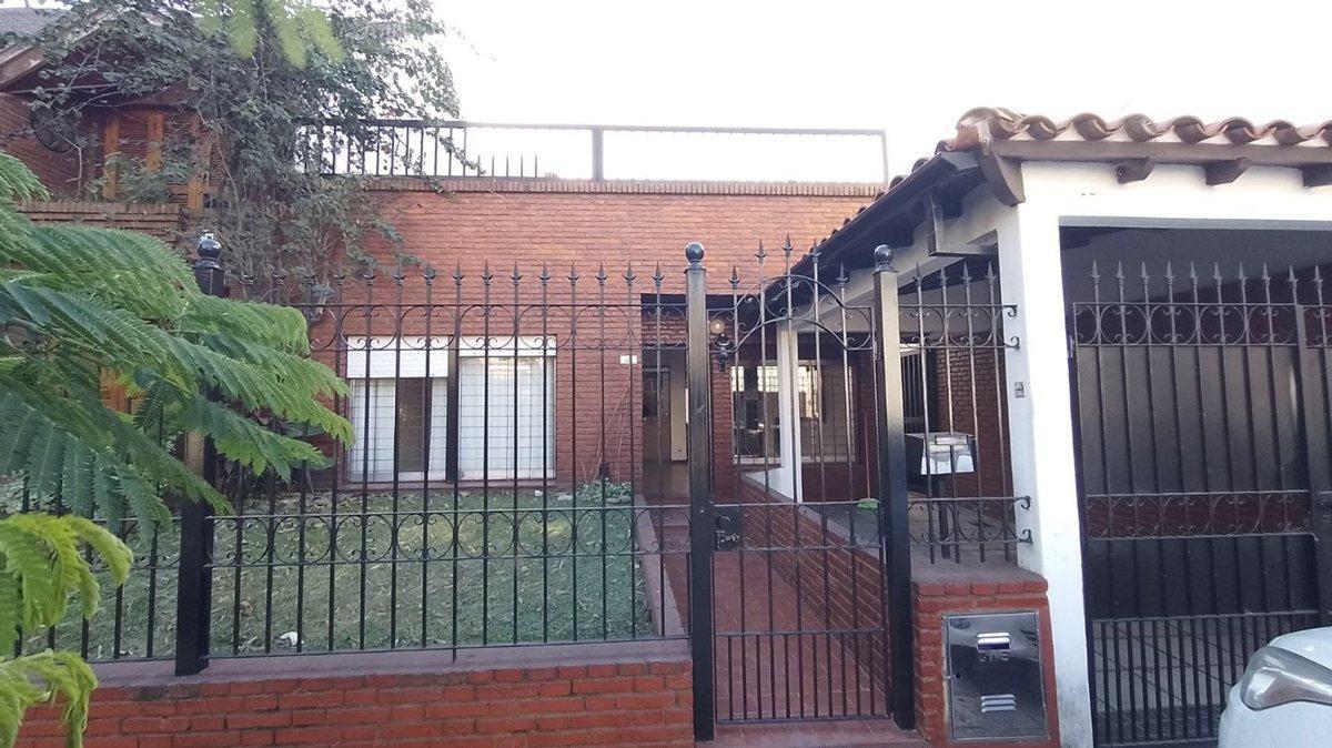 Foto de Casa 3 amb venta Wilde cochera patio quincho tza, imagen 2