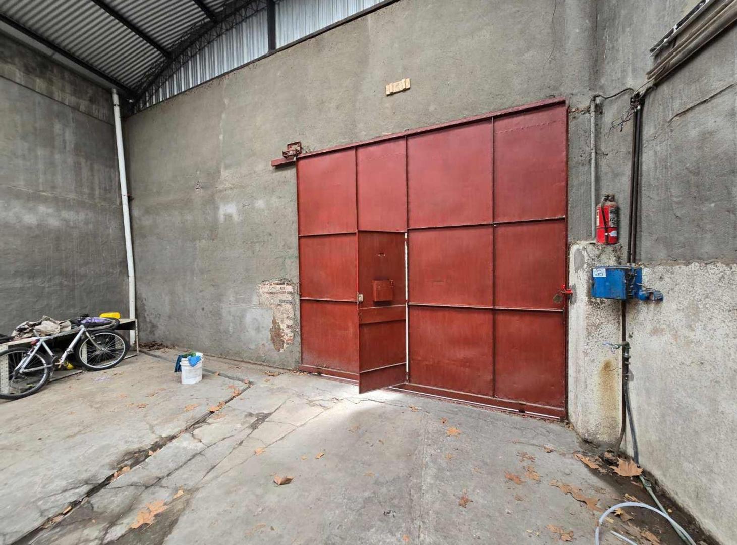 Foto de DEPOSITO EN VENTA 240 MTS BERNAL, imagen 1