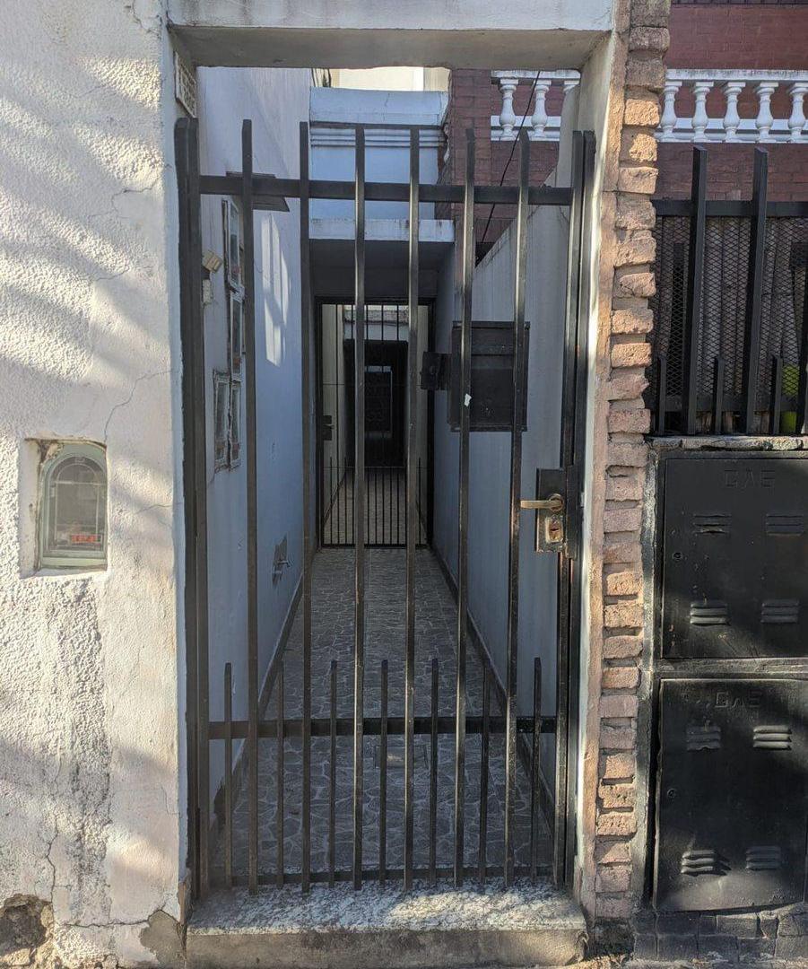 Foto de PH 4 ambientes Venta Ciudadela sin expensas, imagen 3