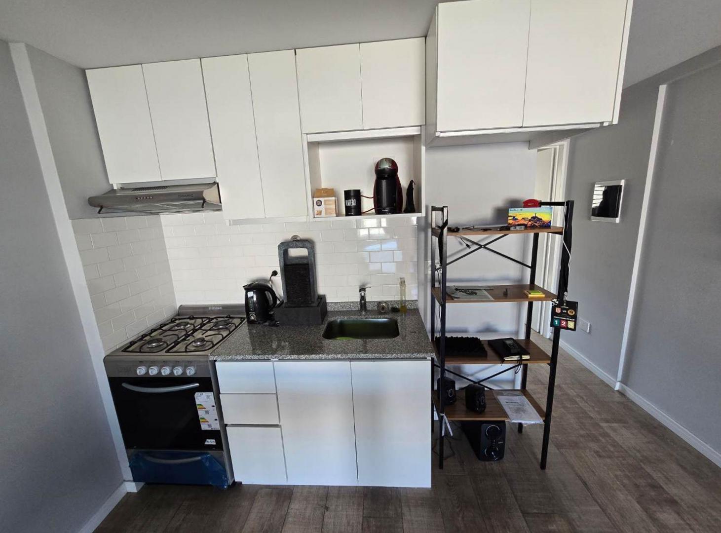 Foto de DEPARTAMENTO 2 AMBIENTES EN VENTA EN ALSINA BALCON, imagen 1