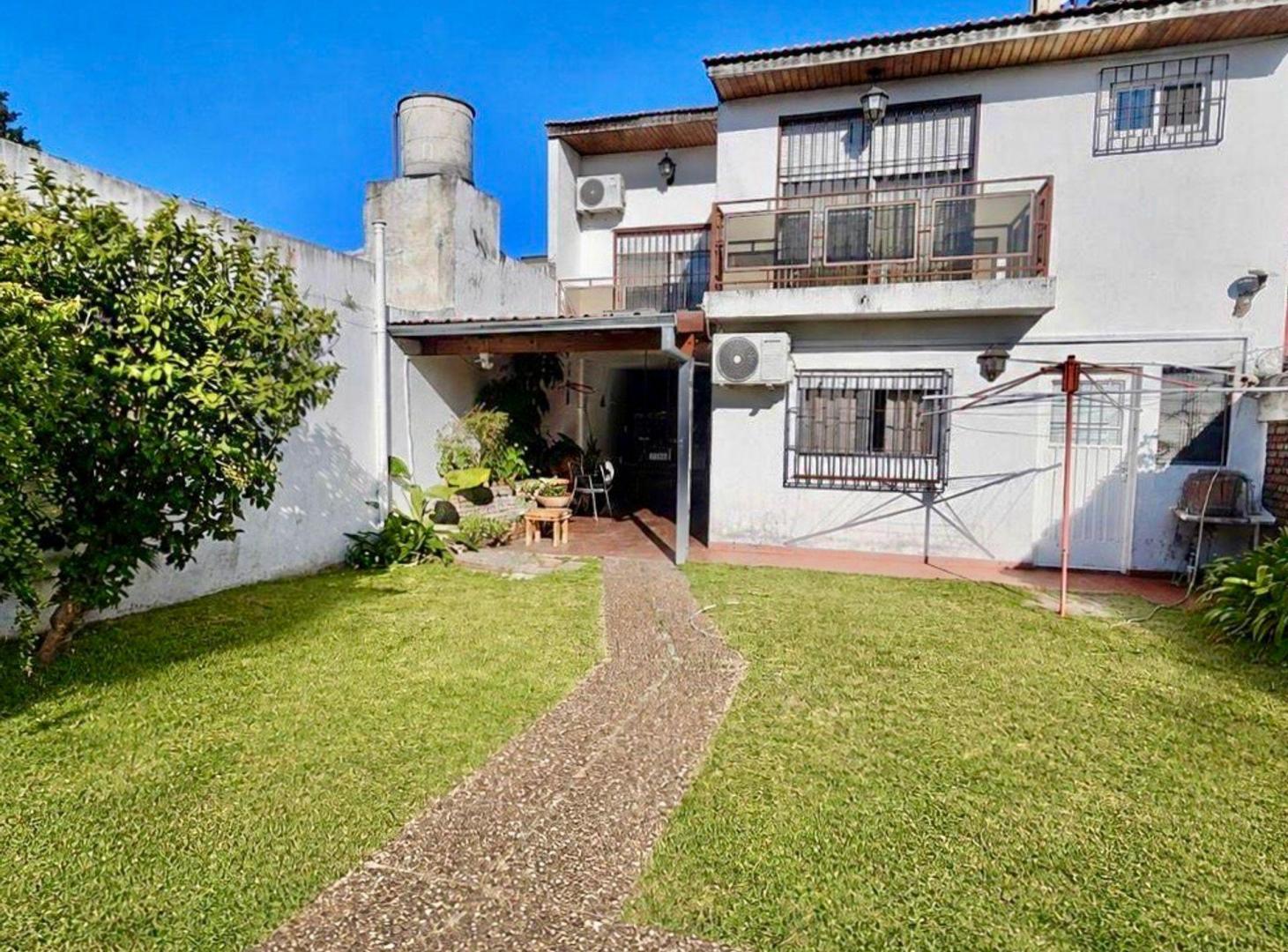 Foto de CASA 4 AMB QUILMES Jardin cochera, imagen 1