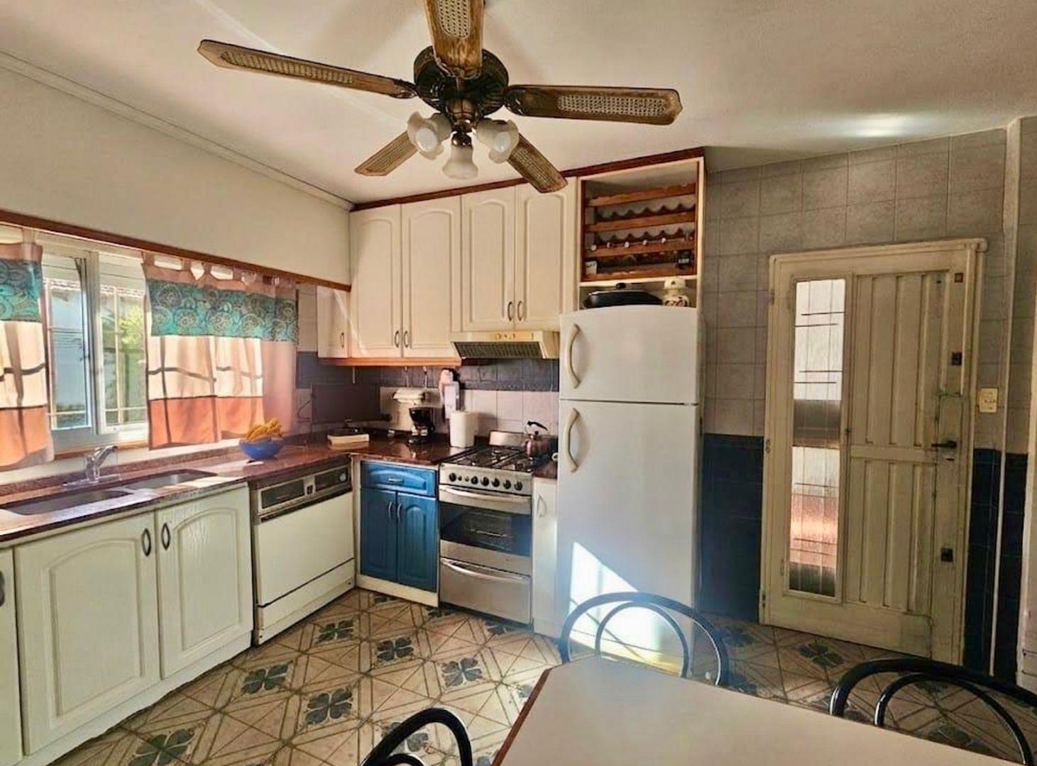 Foto de CASA 4 AMB QUILMES Jardin cochera, imagen 2