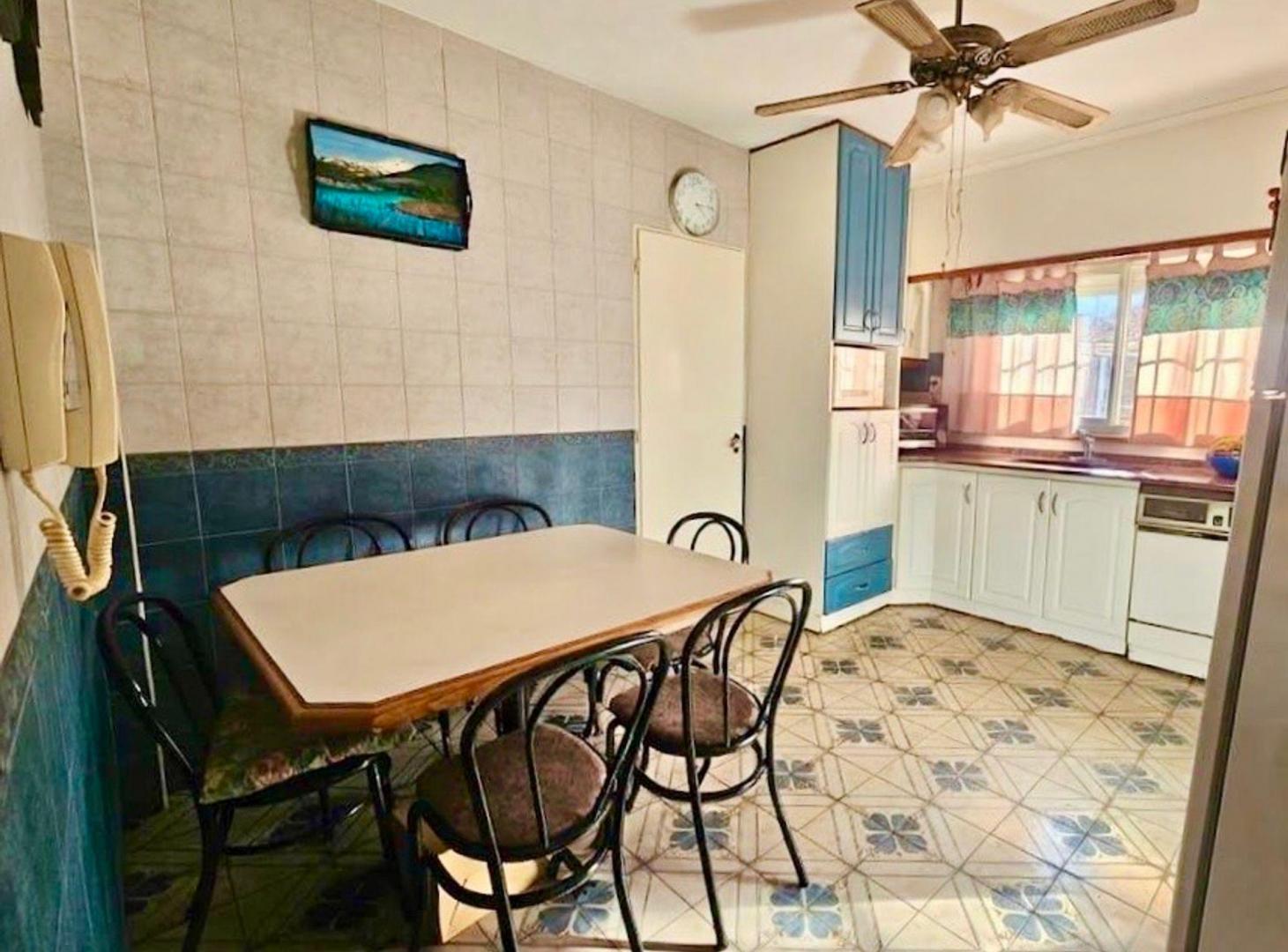 Foto de CASA 4 AMB QUILMES Jardin cochera, imagen 4