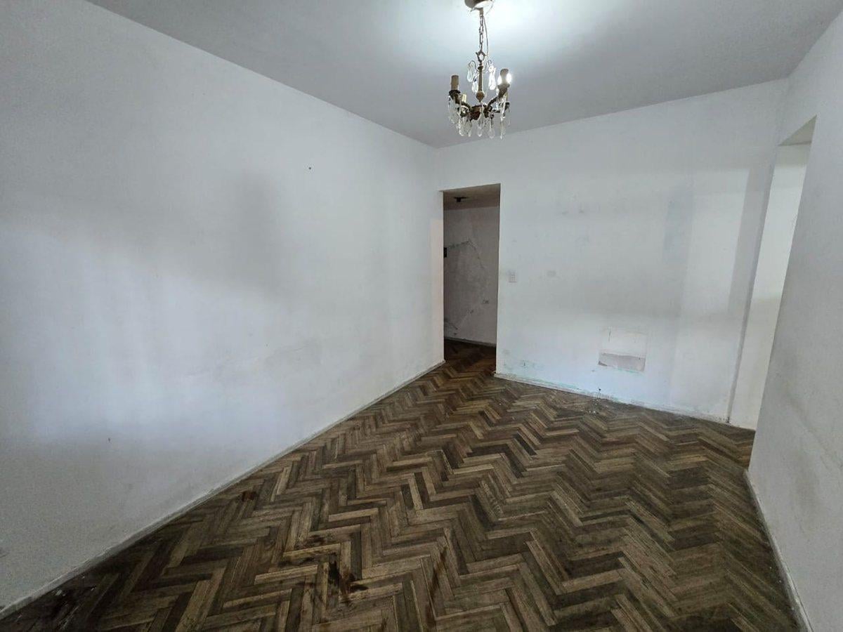 Foto de VENTA- 2 AMBIENTES- A REFACCIONAR- VELEZ SARSFIELD, imagen 2