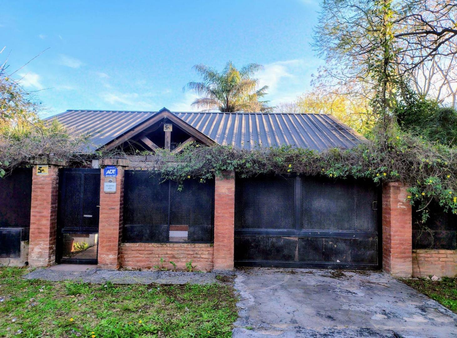 Foto de CASA EN VENTA 3 AMBIENTES PARQUE LELOIR PILETA, imagen 1