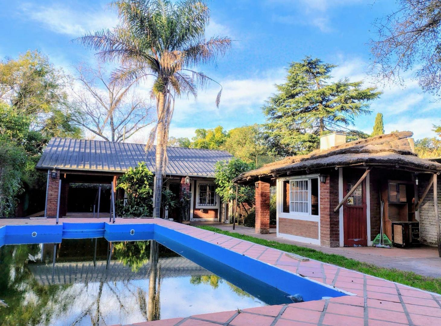 Foto de CASA EN VENTA 3 AMBIENTES PARQUE LELOIR PILETA, imagen 2