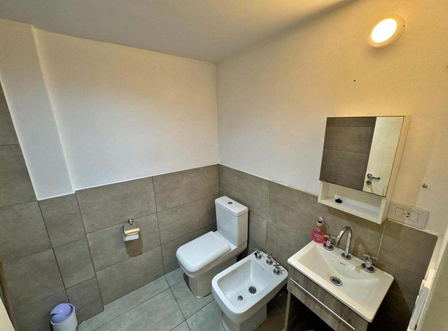 Foto de Departamento 1 amb alquiler Morón balcón pileta, imagen 3