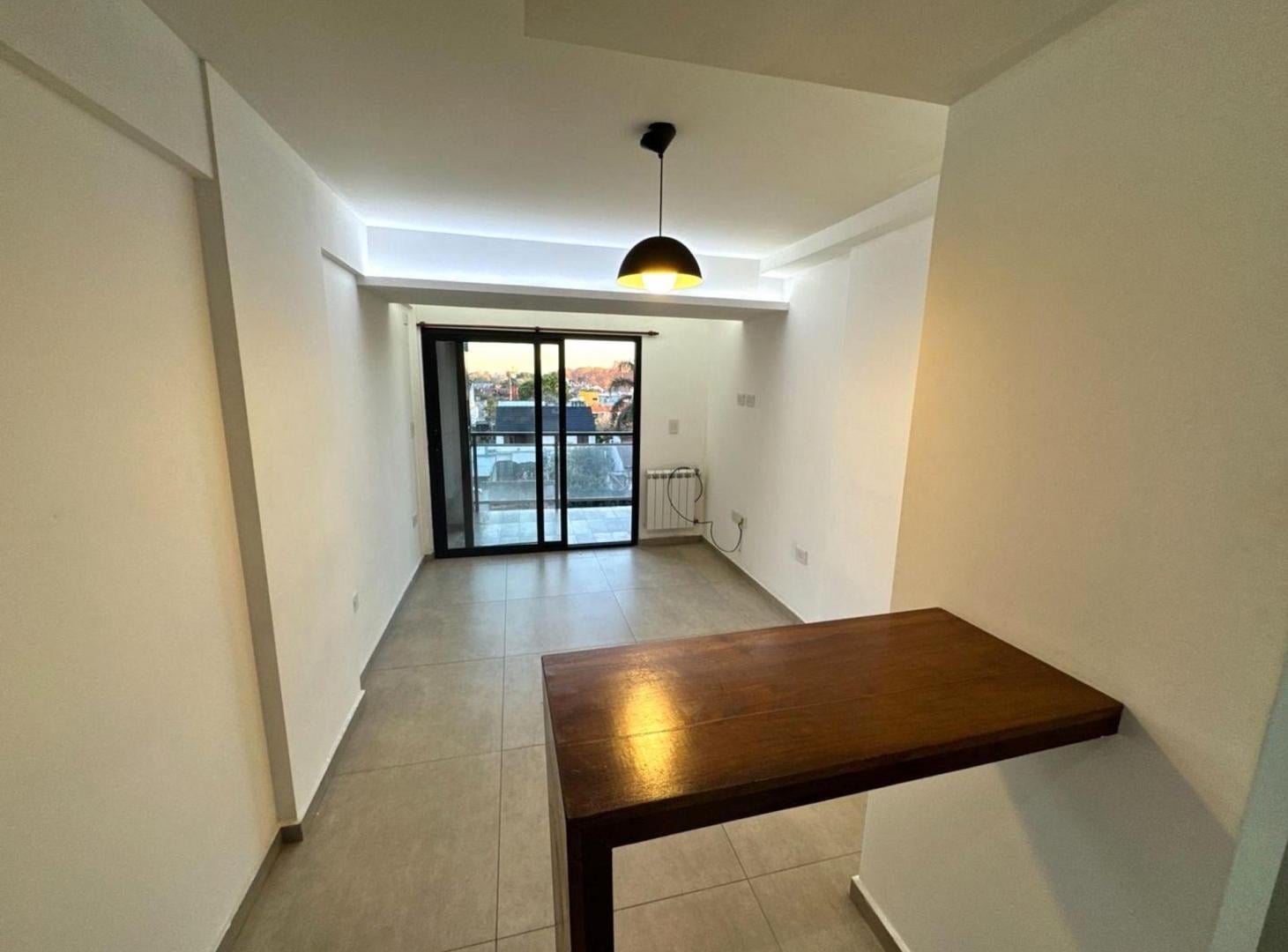 Foto de Departamento 1 amb alquiler Morón balcón pileta, imagen 2