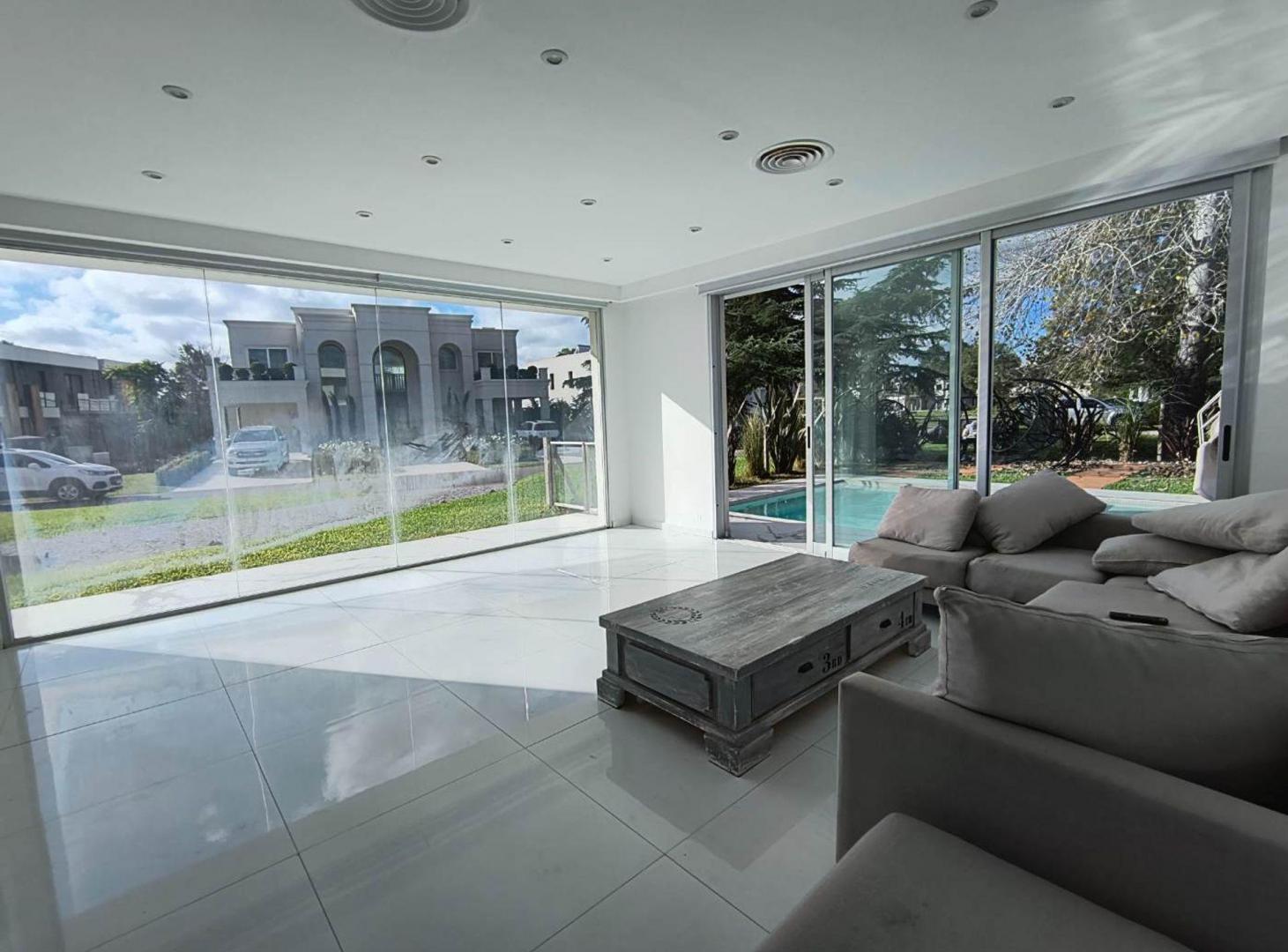 Foto de CASA 7 AMBIENTES CANNING TERRALAGOS PILETA PREMIU, imagen 3