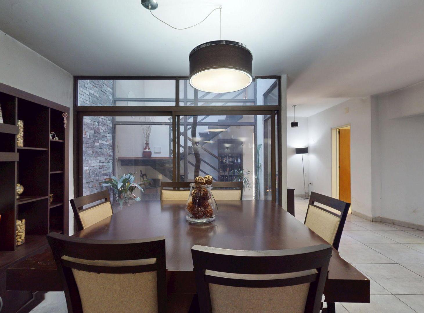 Foto de CASA 4 AMBIENTES,2 COCHERAS,PILETA LOMAS DE ZAMORA, imagen 4