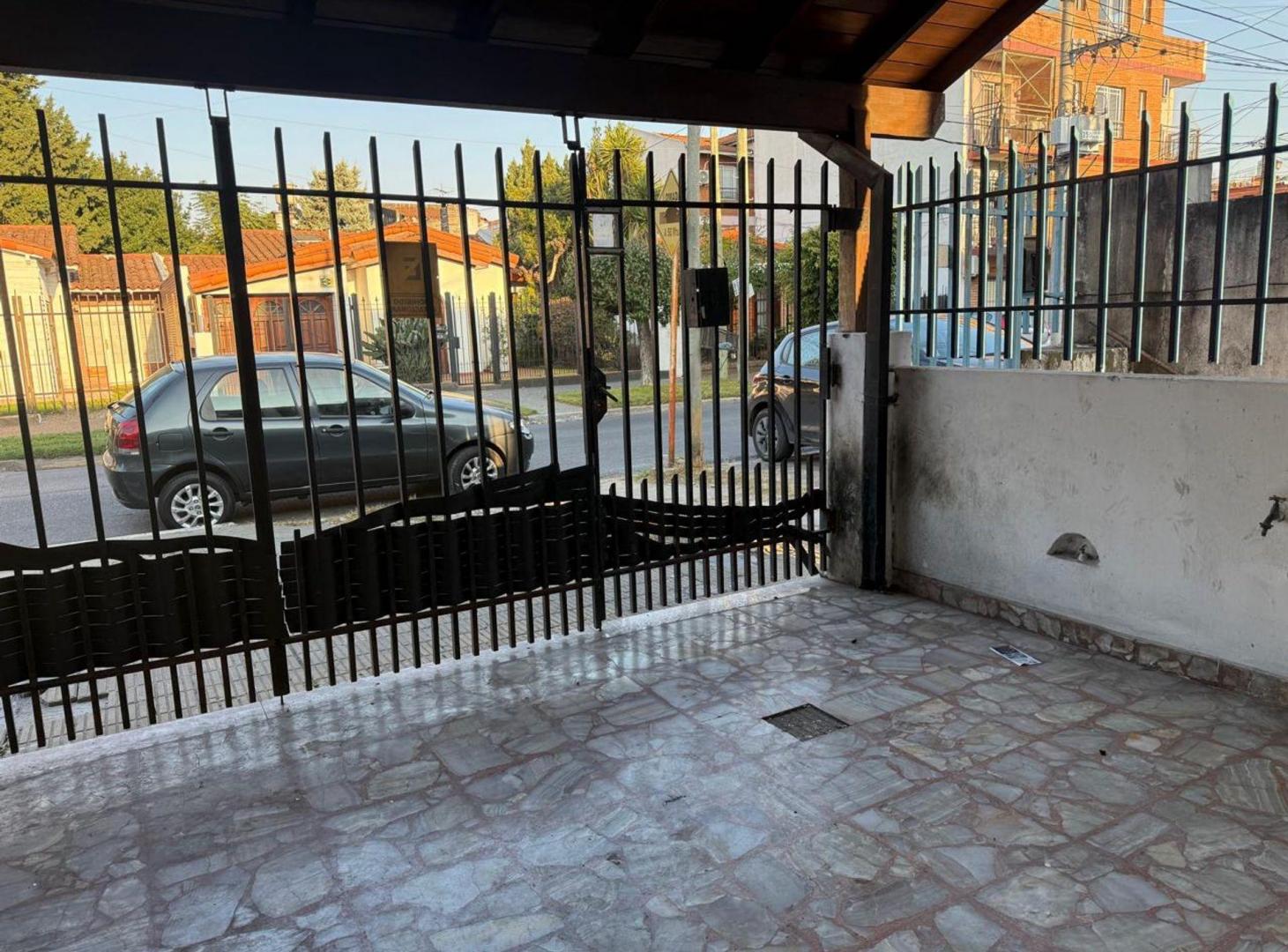 Foto de CASA 4 AMBIENTES VILLA LUZURIAGA JARDIN COCHERA, imagen 4