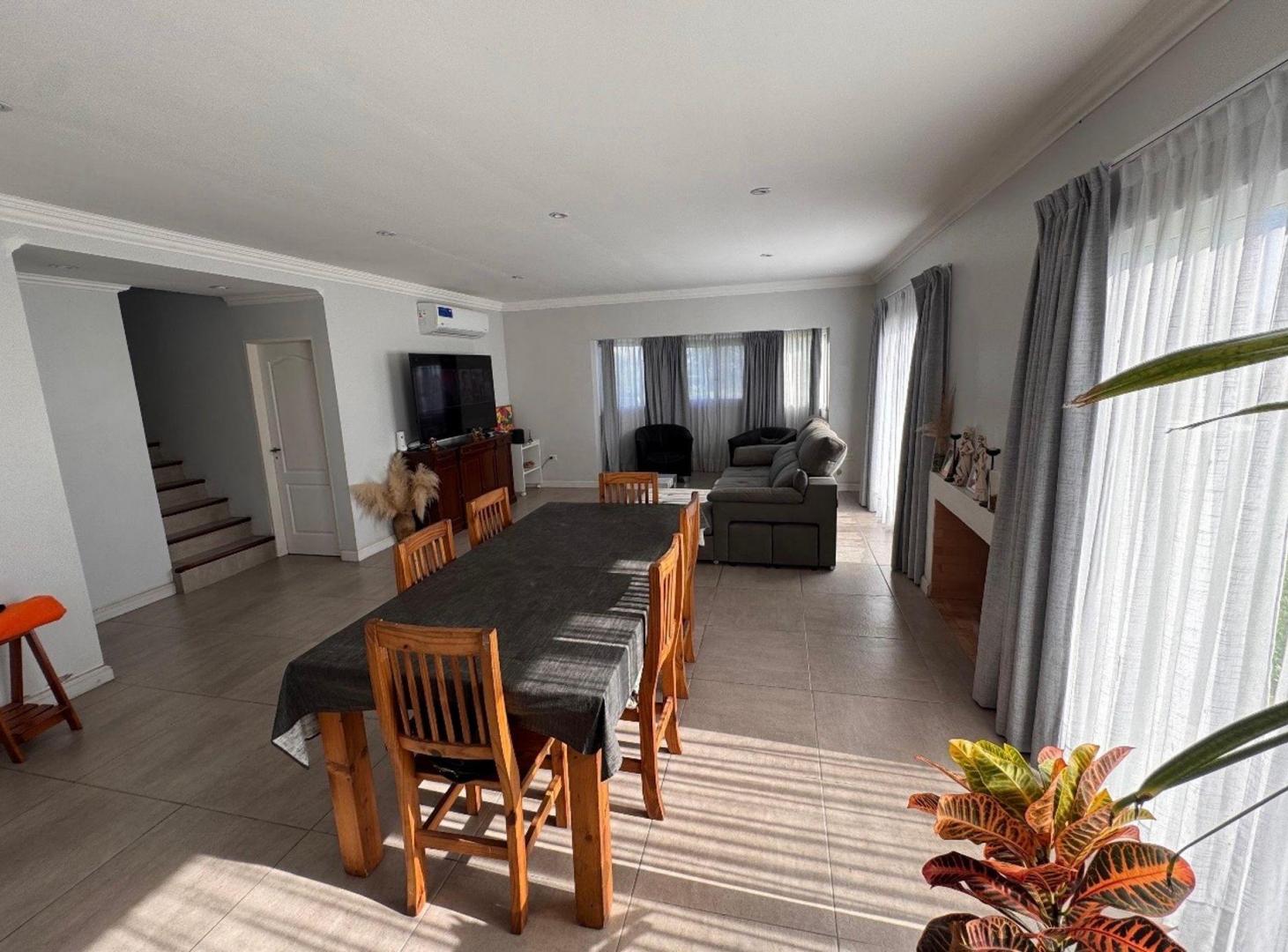 Foto de CASA 7 AMB. ESTILO FRANCES- SAN SEBASTIAN PILAR, imagen 4