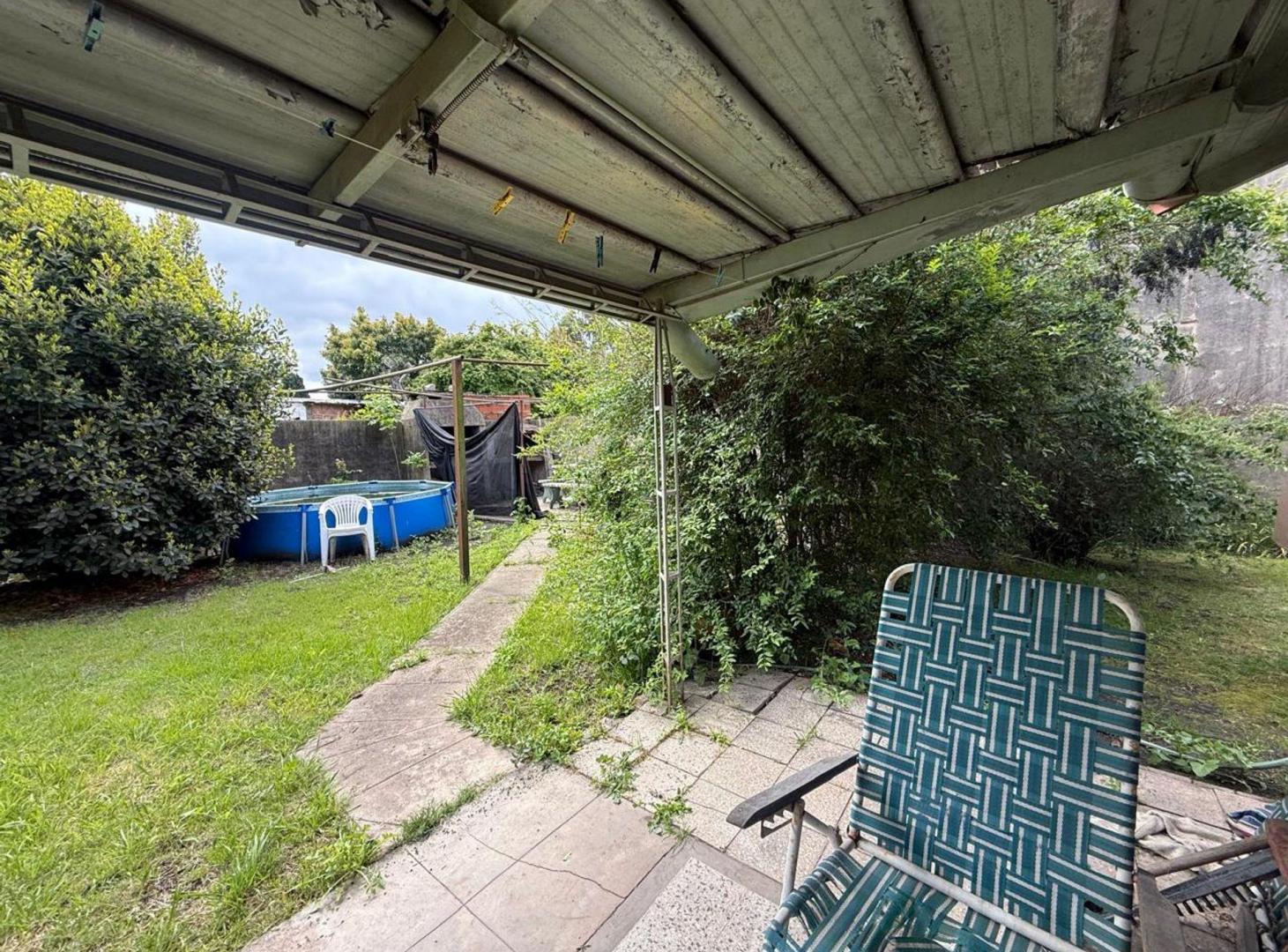 Foto de CASA SOBRE DOS LOTES A REFACCIONAR VILLA TESEI, imagen 3