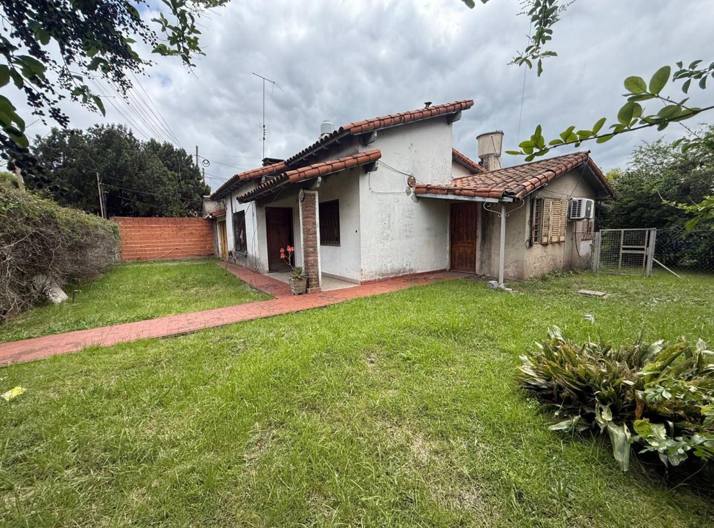 Foto de CASA SOBRE DOS LOTES A REFACCIONAR VILLA TESEI, imagen 1