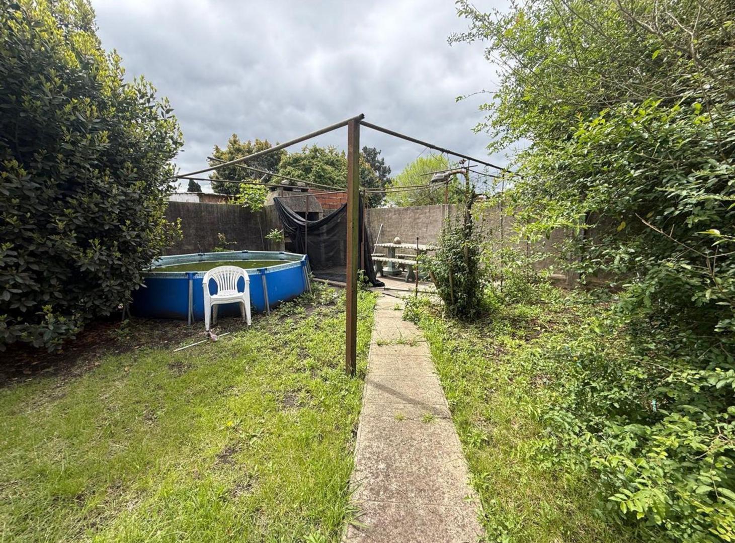 Foto de CASA SOBRE DOS LOTES A REFACCIONAR VILLA TESEI, imagen 4