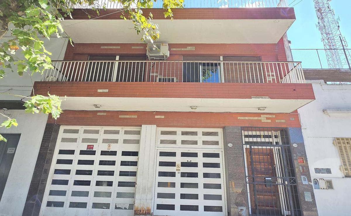 Venta Casa de 5 Amb Más Galpon con Cocheras en Villa General Mitre 4